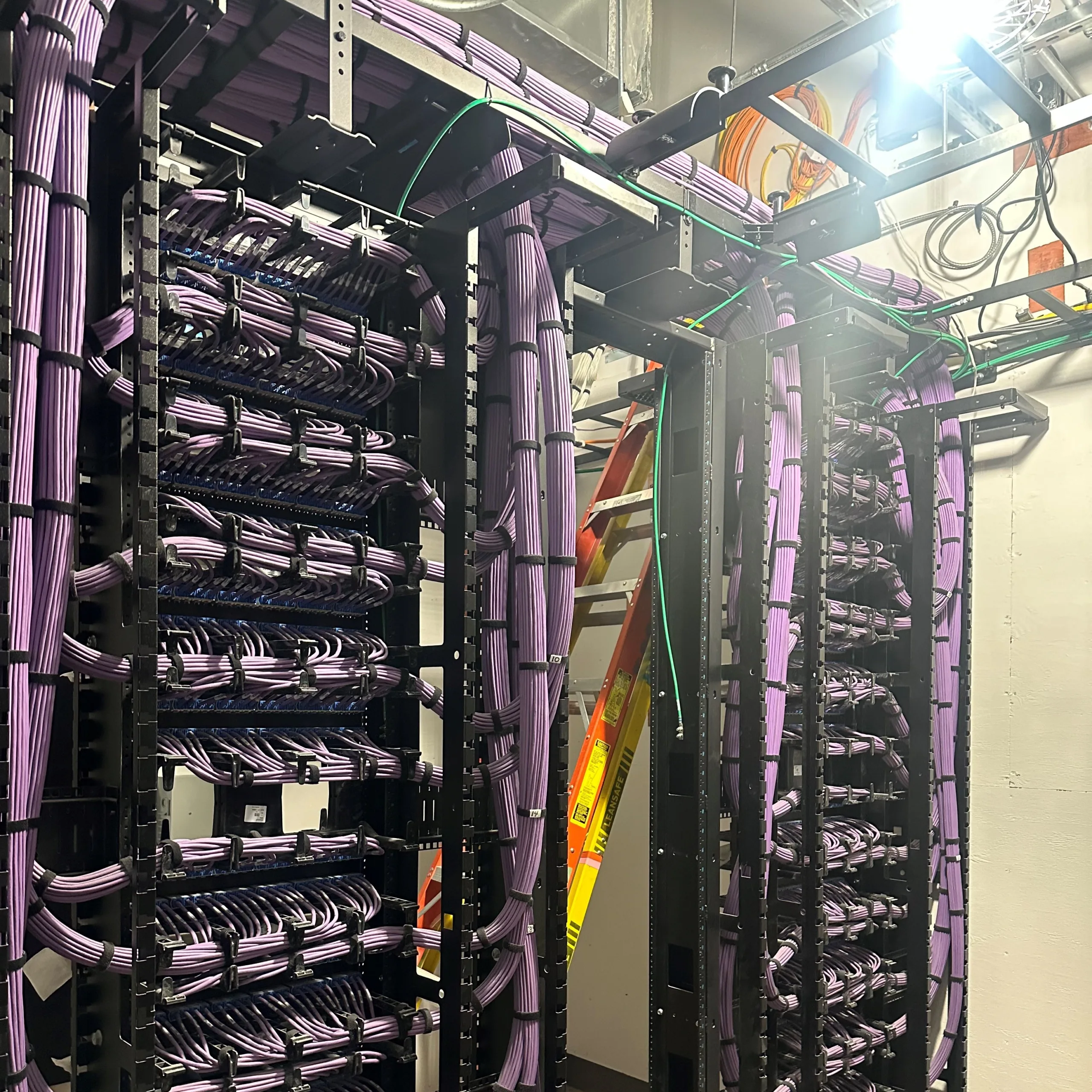 Organized structured wiring and low-voltage network cabinet